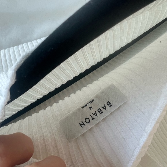 White ribbed backless turtleneck - Aritzia - Picture 3 of 3